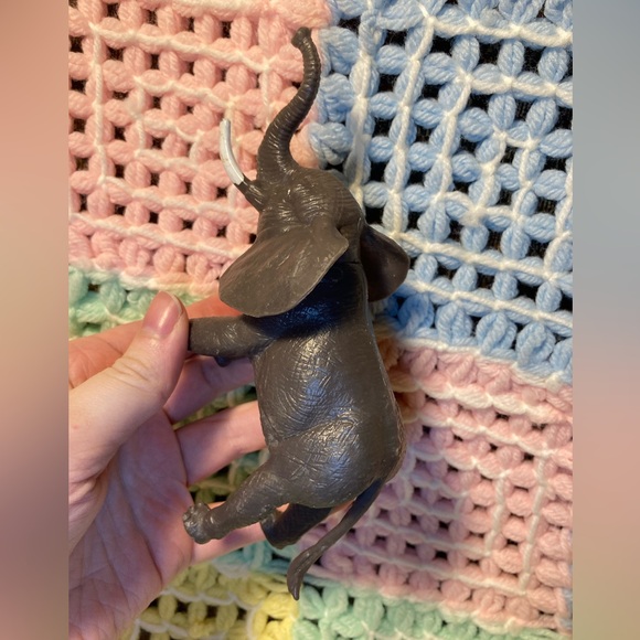 B1G2 - Plastic Realistic Elephant Animal - Buy 1, Get 2 FREE - Picture 4 of 8
